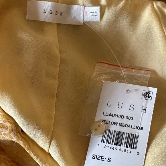 Lush Open Back Tie Waist Halter Maxi Dress in Medallion Print Yellow, Sz S NWT - Picture 9 of 10